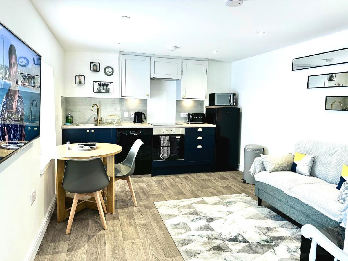 Central, Stylish - 2 Bed Property, The Stable @ Warrenfield, Free Wifi & Parking 오크니 외부 사진