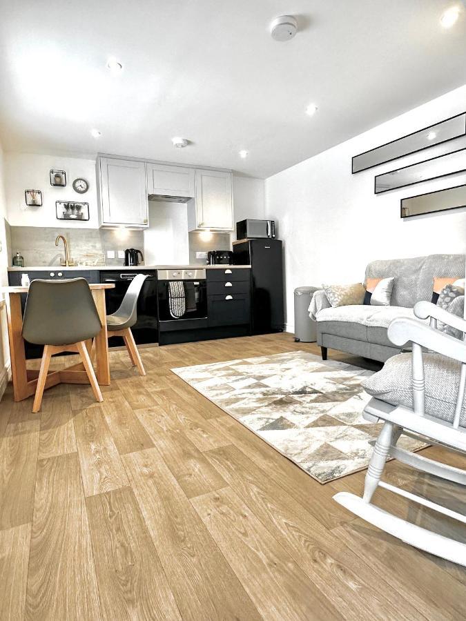 Central, Stylish - 2 Bed Property, The Stable @ Warrenfield, Free Wifi & Parking 오크니 외부 사진