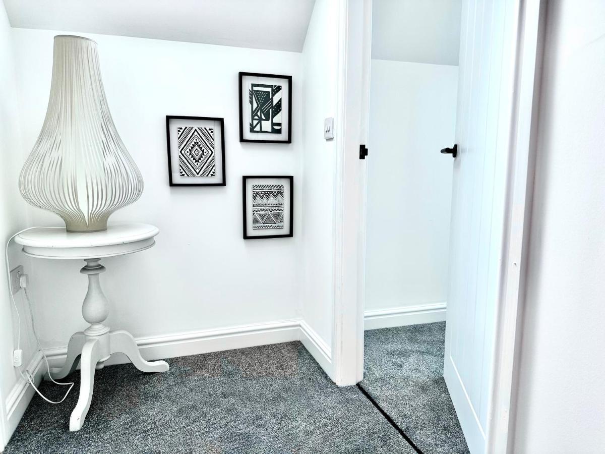 Central, Stylish - 2 Bed Property, The Stable @ Warrenfield, Free Wifi & Parking 오크니 외부 사진
