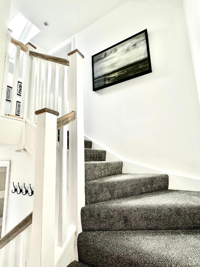 Central, Stylish - 2 Bed Property, The Stable @ Warrenfield, Free Wifi & Parking 오크니 외부 사진